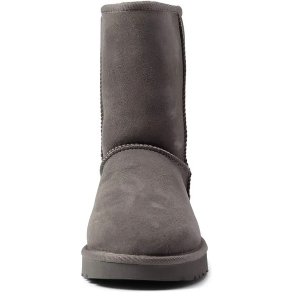 NIB UGG Classic Short II - Women Size 8 - Picture 10 of 12